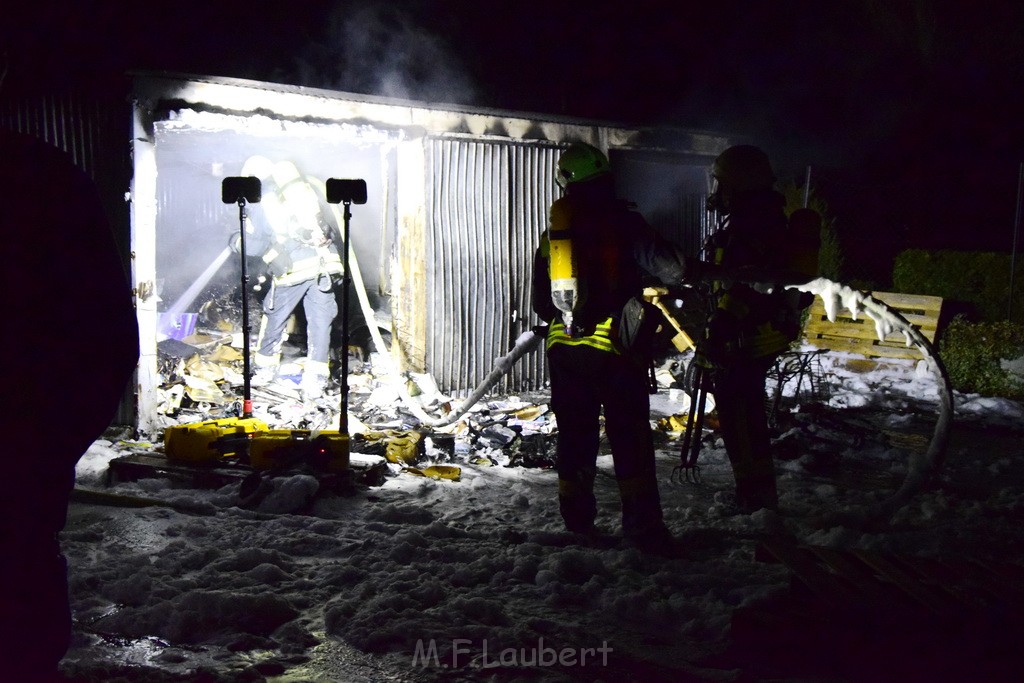 Feuer Hinterhof Garagen Koeln Hoehenberg Olpenerstr P114.JPG - Miklos Laubert